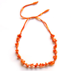 Collier court en résine Orange 100% naturelle
