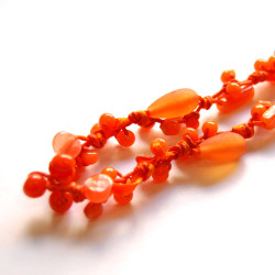 Collier court en résine Orange 100% naturelle