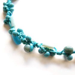 Collier court en résine noir 100% naturelle