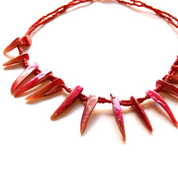 Collier court perles de Rocaille et coquillage rouge 100% naturelle