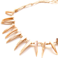 Collier court perles de Rocaille et coquillage blanc 100% naturelle
